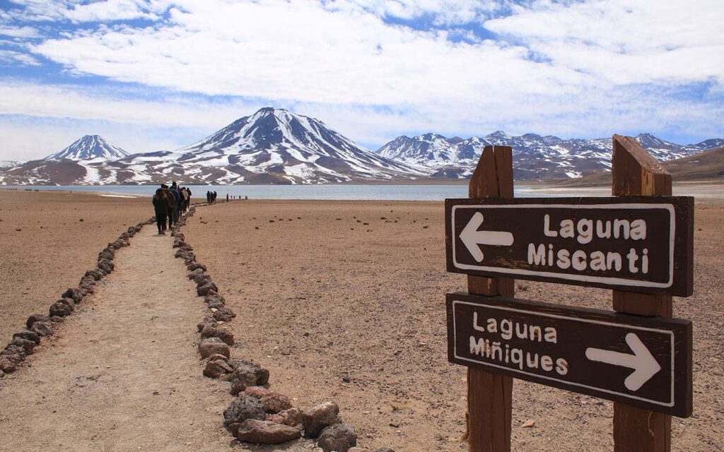 Piedras Rojas Lagunas Altiplánicas Miscanti y Miñiques Turismo